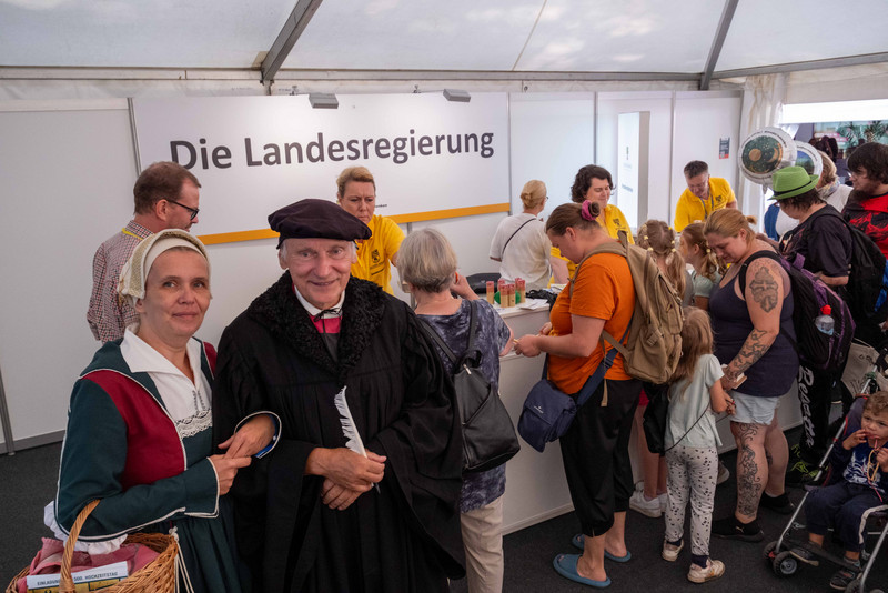 Herr und Frau Luther bei der Landesregierung.