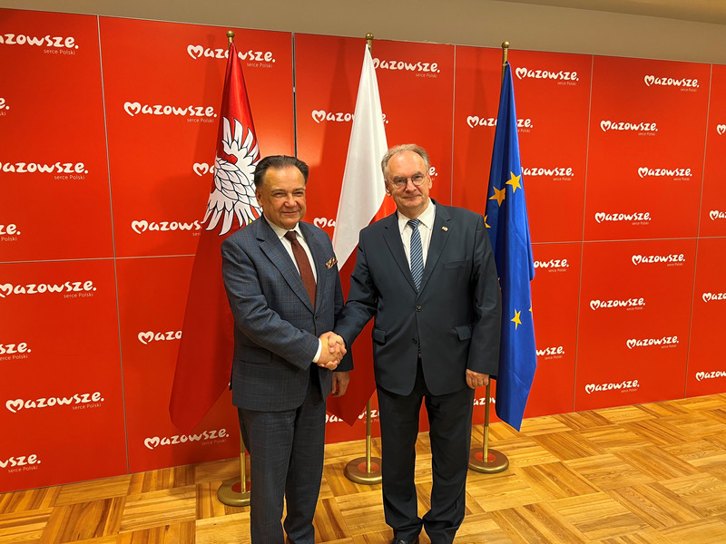 Das Bild zeigt Ministerpräsident Dr. Reiner Haseloff und Marschall Adam Struzik.